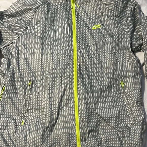 Nike lightweight windbreaker 644127-100 - Picture 2 of 4